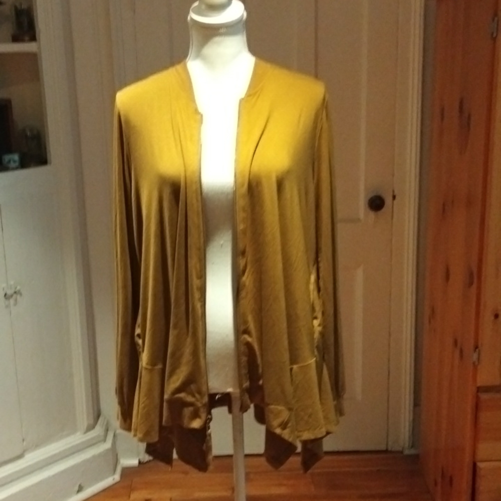 NWOT LOGO By Lori Goldstein Zip Front Cardigan Top W/ Side Hem Detail